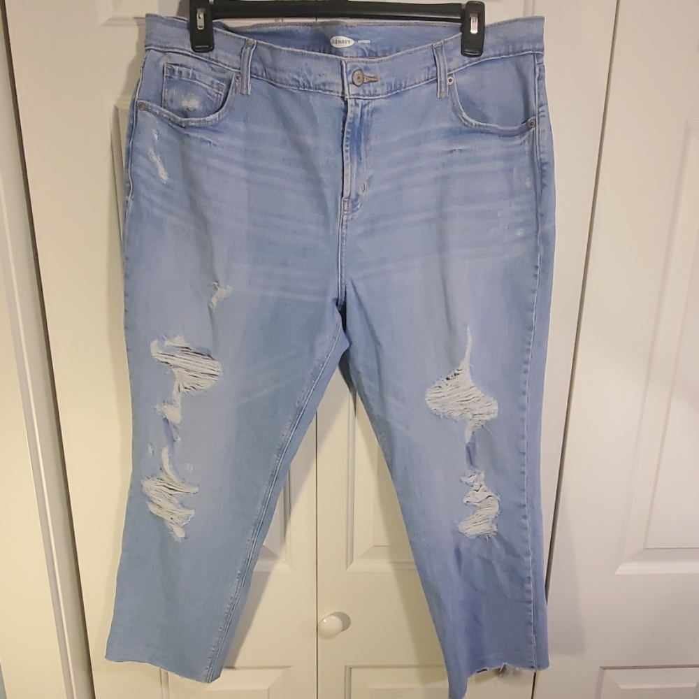Old Navy Boyfriend Distressed Cropped Ankle Pants